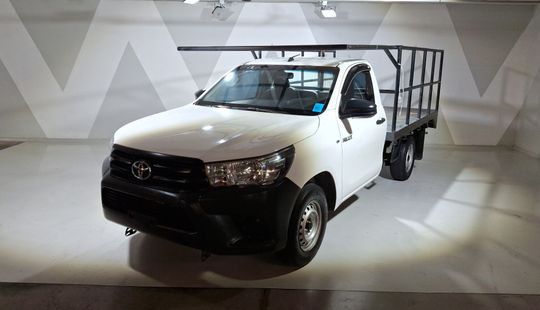 Toyota • Hilux