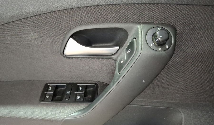 Volkswagen Polo 1.2 COMFORTLINE DSG Hatchback 2014