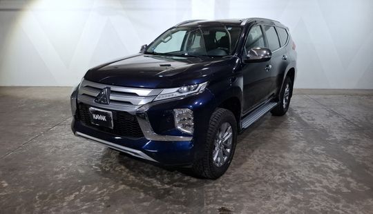Mitsubishi • Montero