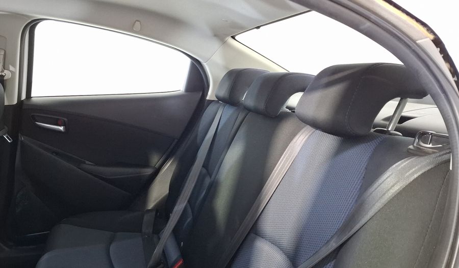 Toyota Yaris 1.5 R XLE AT Sedan 2016