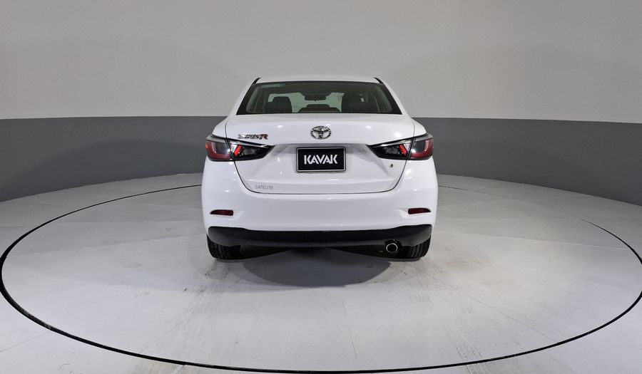 Toyota Yaris 1.5 R XLE AT Sedan 2016