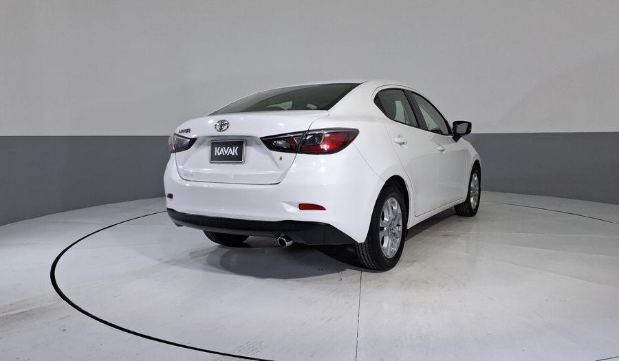 Toyota Yaris 1.5 R XLE AT Sedan 2016