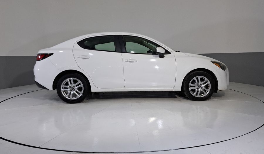 Toyota Yaris 1.5 R XLE AT Sedan 2016