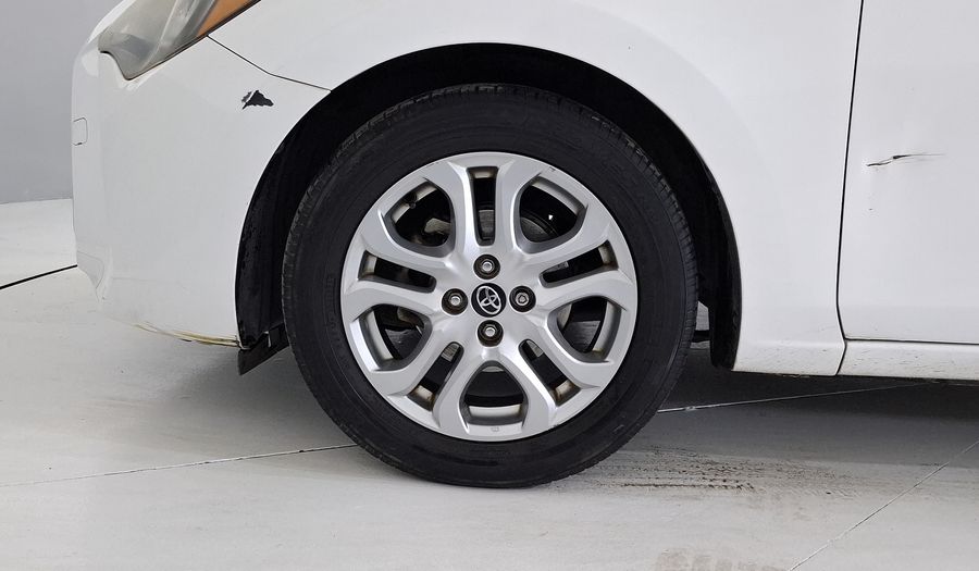 Toyota Yaris 1.5 R XLE AT Sedan 2016