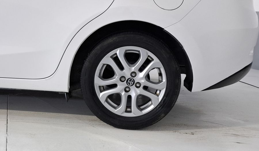 Toyota Yaris 1.5 R XLE AT Sedan 2016