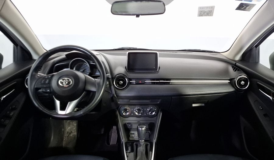 Toyota Yaris 1.5 R XLE AT Sedan 2016