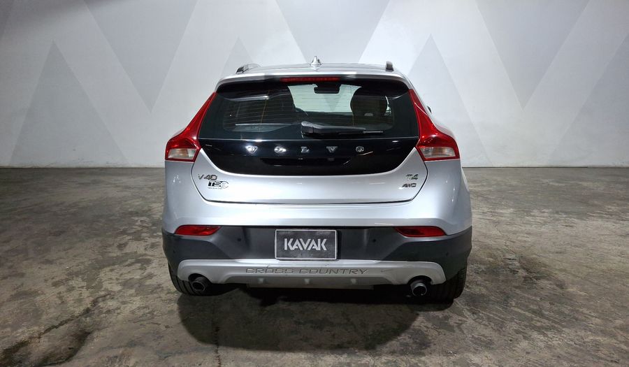Volvo V40 2.0 MOMENTUM T4 AT AWD Hatchback 2016