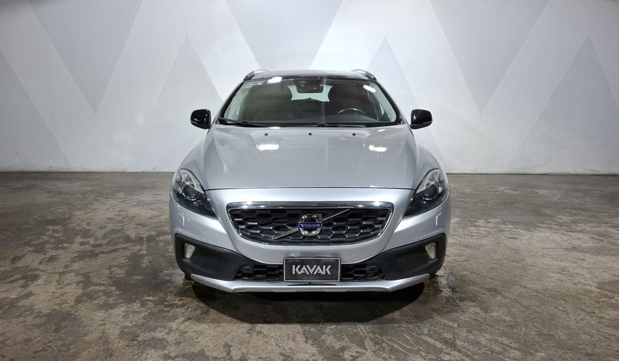 Volvo V40 2.0 MOMENTUM T4 AT AWD Hatchback 2016