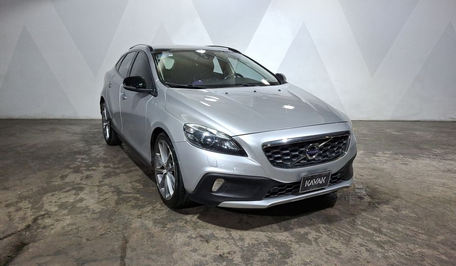 Volvo V40 2.0 MOMENTUM T4 AT AWD Hatchback 2016