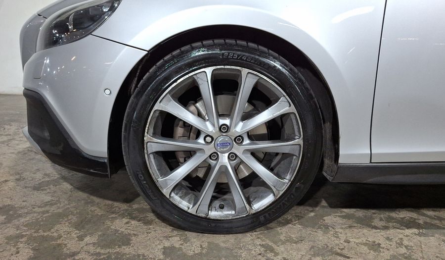 Volvo V40 2.0 MOMENTUM T4 AT AWD Hatchback 2016