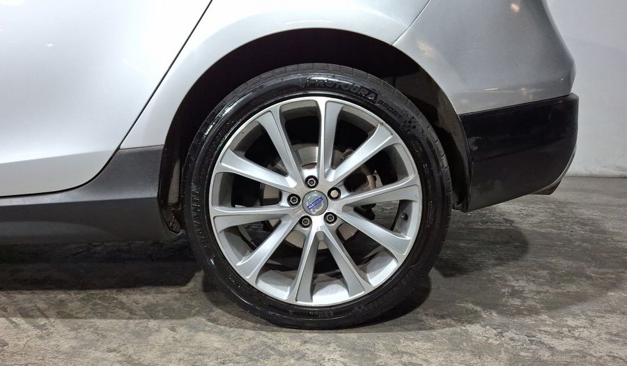 Volvo V40 2.0 MOMENTUM T4 AT AWD Hatchback 2016
