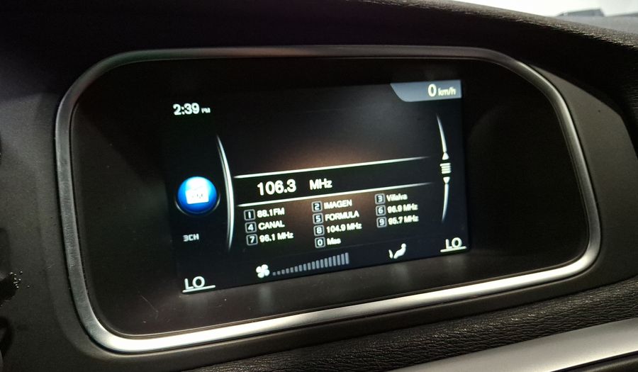 Volvo V40 2.0 MOMENTUM T4 AT AWD Hatchback 2016