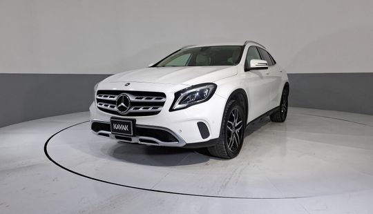 Mercedes Benz • Clase GLA