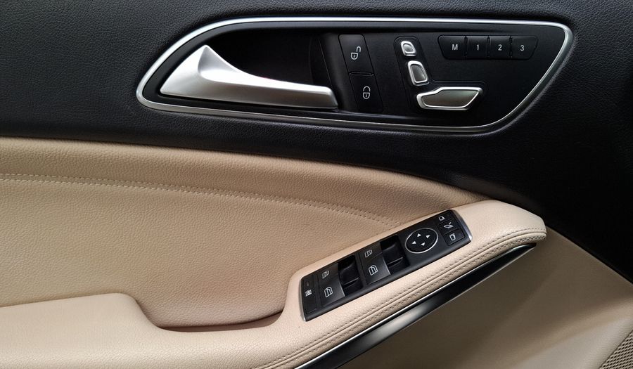 Mercedes Benz Clase Gla 1.6 GLA 200 SPORT DCT Suv 2019