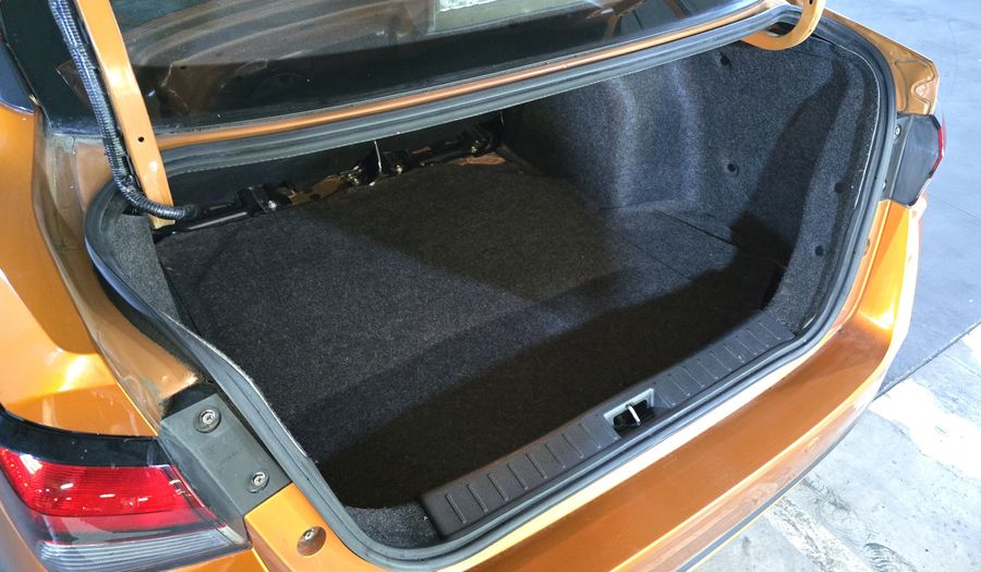 Nissan Versa 1.6 EXCLUSIVE CVT Sedan 2020