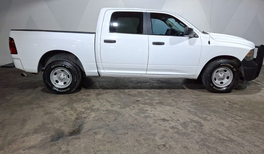 Ram 2500 5.7 CREW CAB SLT TRABAJO 4X2 V8 6AT Pickup 2019