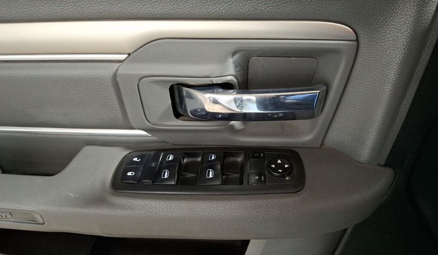 Ram 2500 5.7 CREW CAB SLT TRABAJO 4X2 V8 6AT Pickup 2019