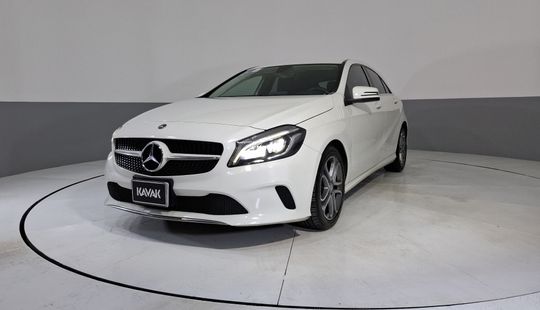 Mercedes Benz • Clase A