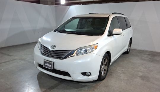 Toyota • Sienna