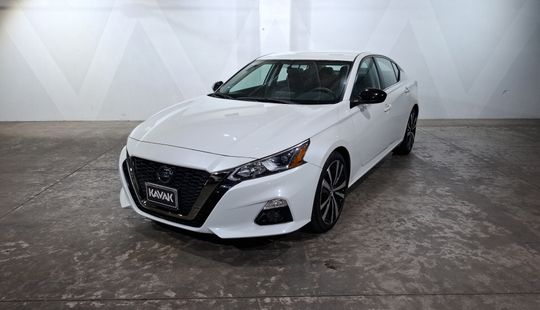 Nissan • Altima