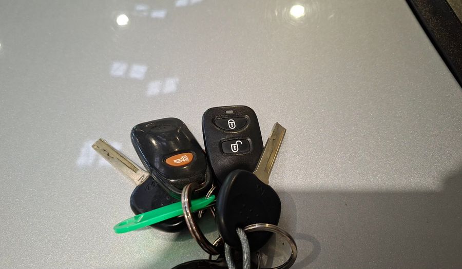 Hyundai Accent 1.6 RB GLS AC 2AB ABS Hatchback 2012