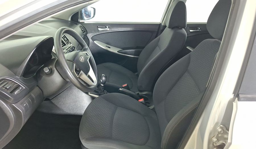 Hyundai Accent 1.6 RB GLS AC 2AB ABS Hatchback 2012