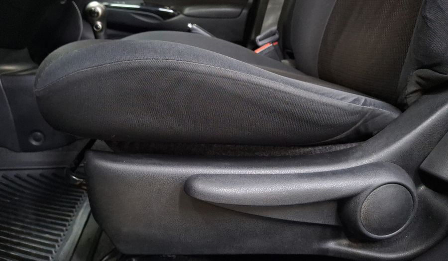 Nissan Versa 1.6 ADVANCE TA AC Sedan 2013