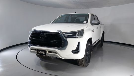 Toyota • Hilux