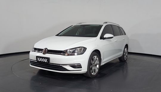 Volkswagen • Golf