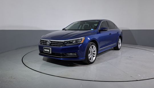 Volkswagen • Passat