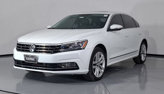 Volkswagen • Passat