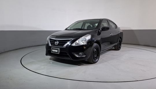 Nissan • Versa