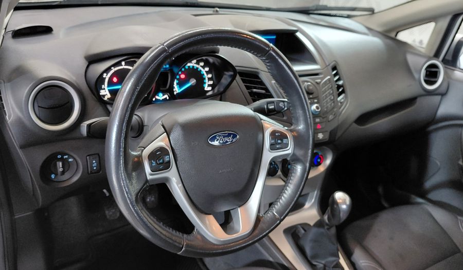 Ford Fiesta Kinetic Design 1.6 SE PLUS Sedan 2013