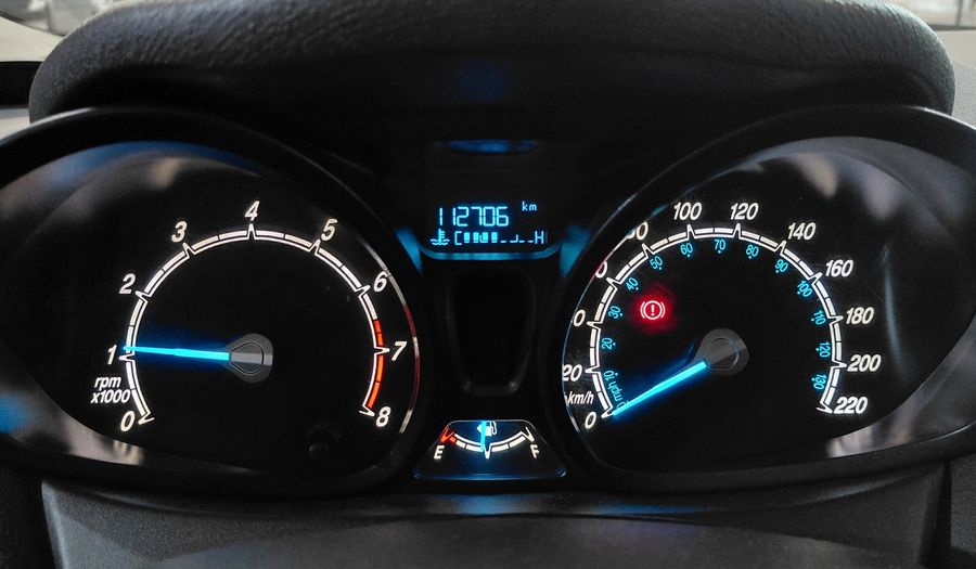 Ford Fiesta Kinetic Design 1.6 SE PLUS Sedan 2013