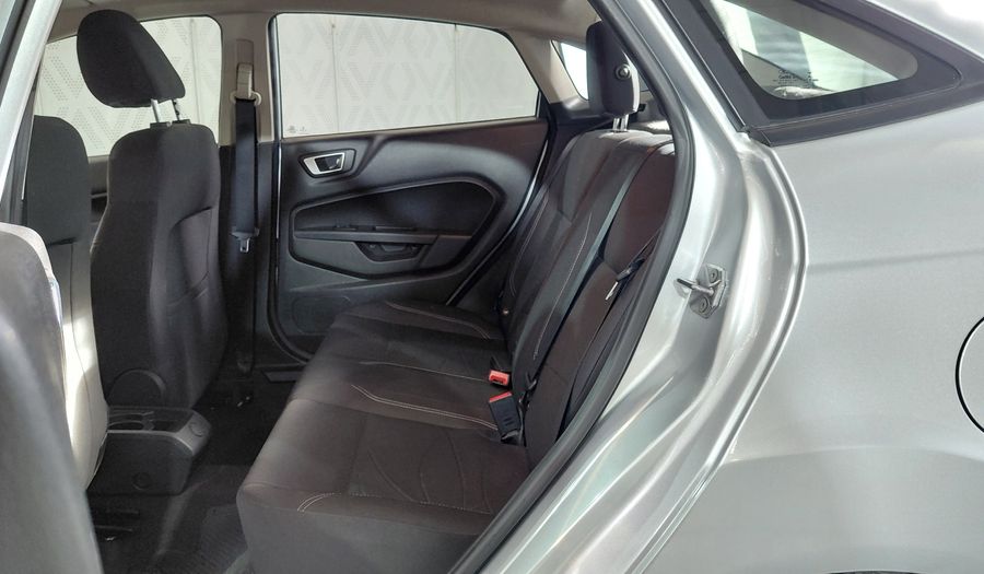 Ford Fiesta Kinetic Design 1.6 SE PLUS Sedan 2013