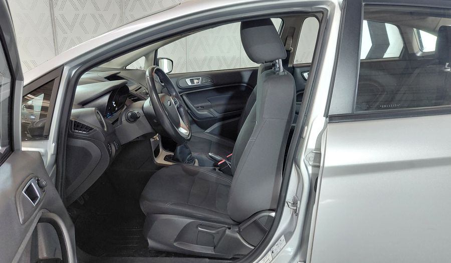 Ford Fiesta Kinetic Design 1.6 SE PLUS Sedan 2013
