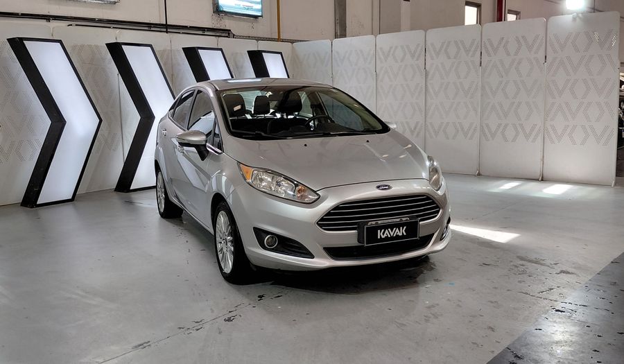 Ford Fiesta Kinetic Design 1.6 SE PLUS Sedan 2013