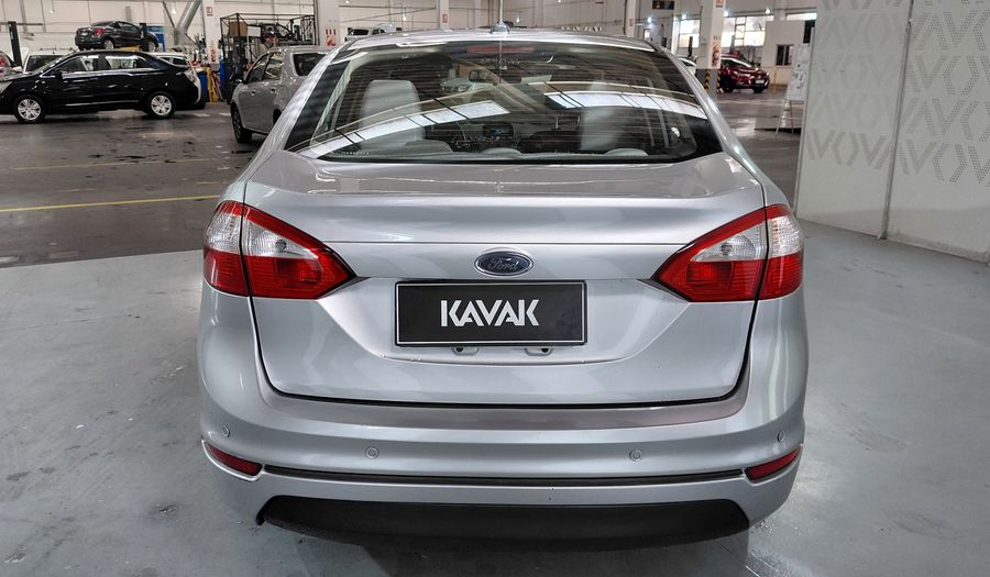 Ford Fiesta Kinetic Design 1.6 SE PLUS Sedan 2013