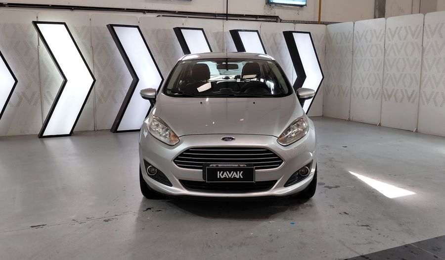 Ford Fiesta Kinetic Design 1.6 SE PLUS Sedan 2013
