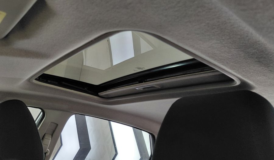 Ford Fiesta Kinetic Design 1.6 SE PLUS Sedan 2013