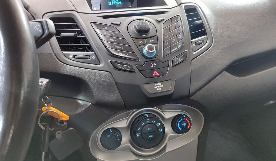 Ford Fiesta Kinetic Design 1.6 SE PLUS Sedan 2013