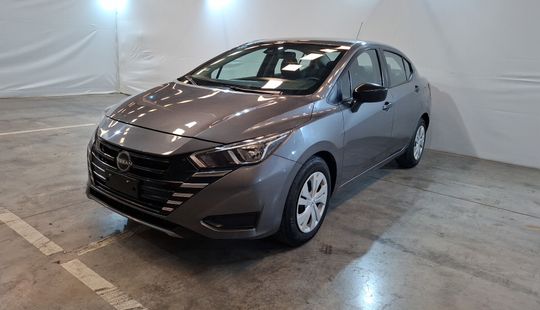 Nissan • Versa