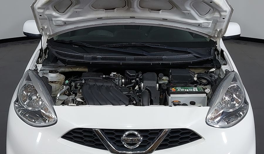 Nissan March 1.6 SV Hatchback 2016