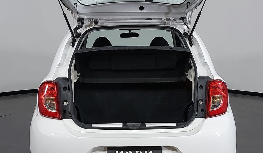 Nissan March 1.6 SV Hatchback 2016