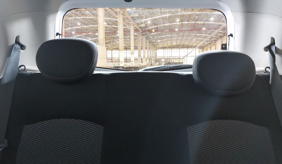 Nissan March 1.6 SV Hatchback 2016