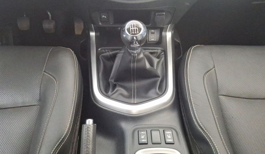 Nissan Np300 2.5 PLATINUM LE AC Pickup 2020