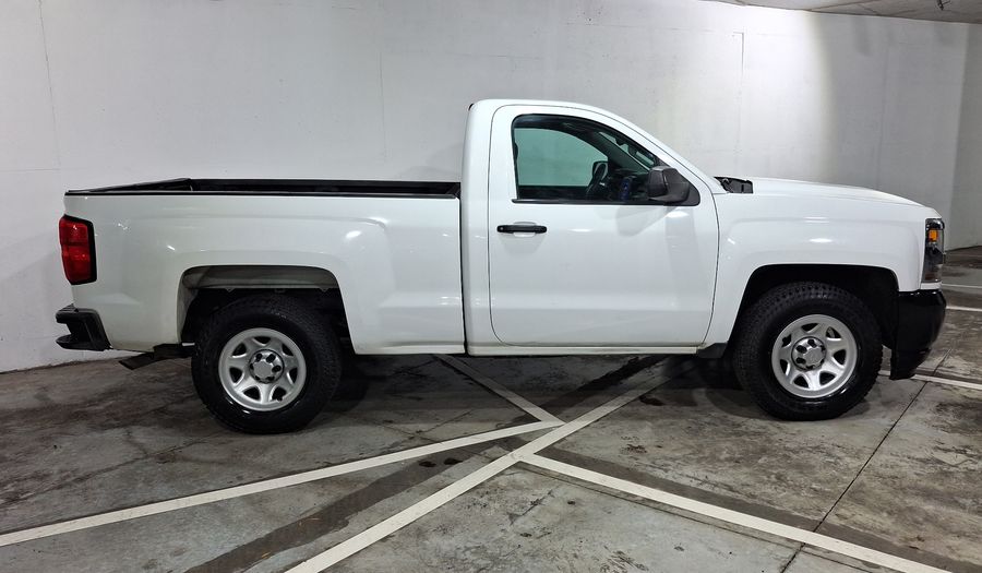 Chevrolet Silverado 1500 4.3 CAB REG F V6 AT Pickup 2017