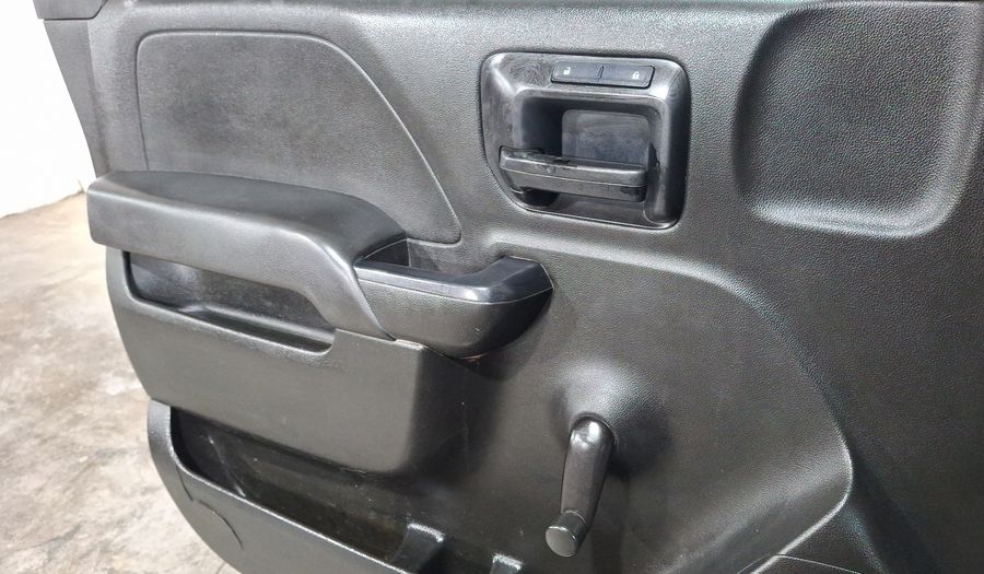 Chevrolet Silverado 1500 4.3 CAB REG F V6 AT Pickup 2017