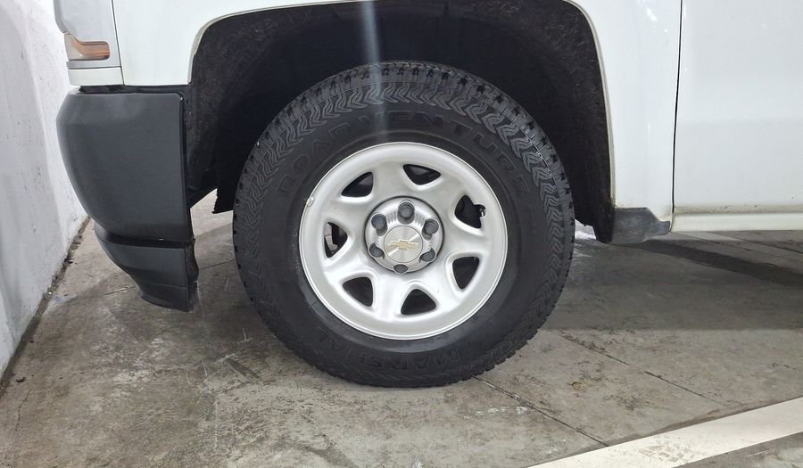 Chevrolet Silverado 1500 4.3 CAB REG F V6 AT Pickup 2017