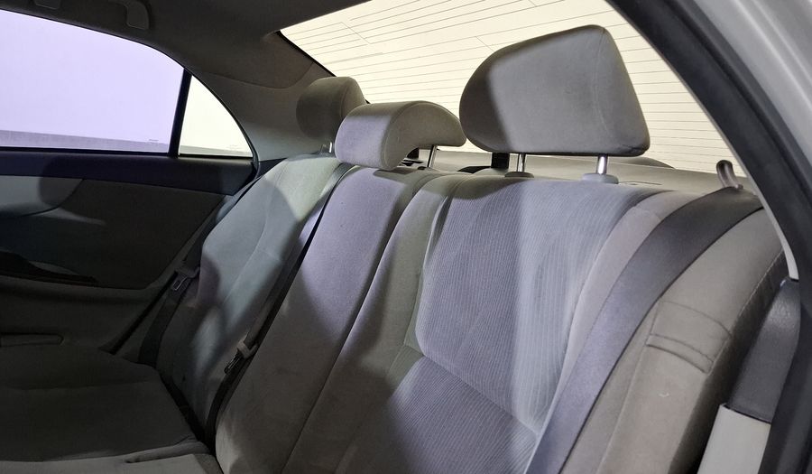 Toyota Corolla 1.8 XLE AT Sedan 2013